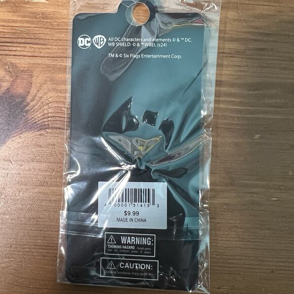 Six Flags Magic Mountain Exclusive Chibi Harley Quinn Enamel Pin DC Comics - Picture 3 of 5